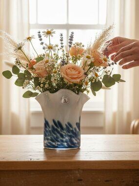 Zorza Polish Art‎ Glass White Blue Small Handkerchief Crystal Frill Edge Vase
